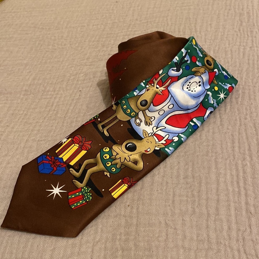 NOEL HOLLIDAY COLLECTION GRAPHIC TIE . Perfect for Christmas Party.  NEW .